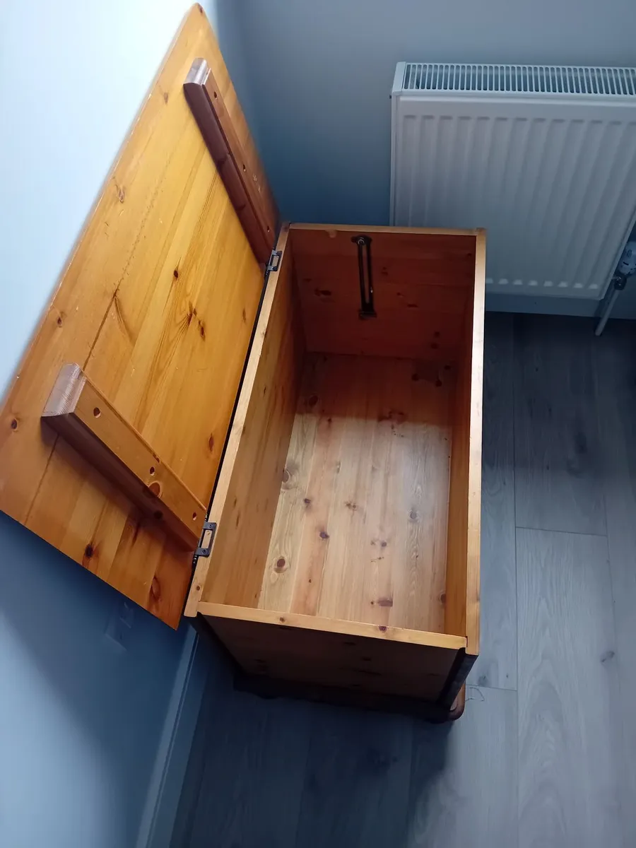 Storage chest - Image 1
