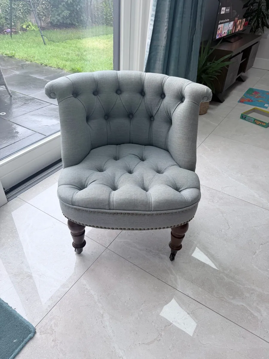 Gorgeous living room occasional chair - Image 1