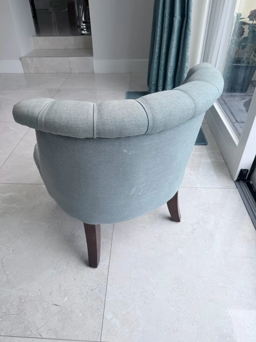 Gorgeous living room occasional chair - Image 2