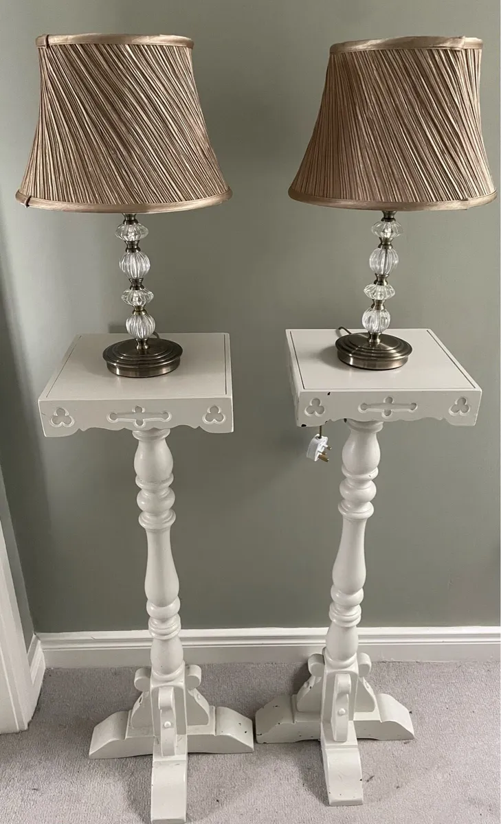 Table lights and stands - Image 1