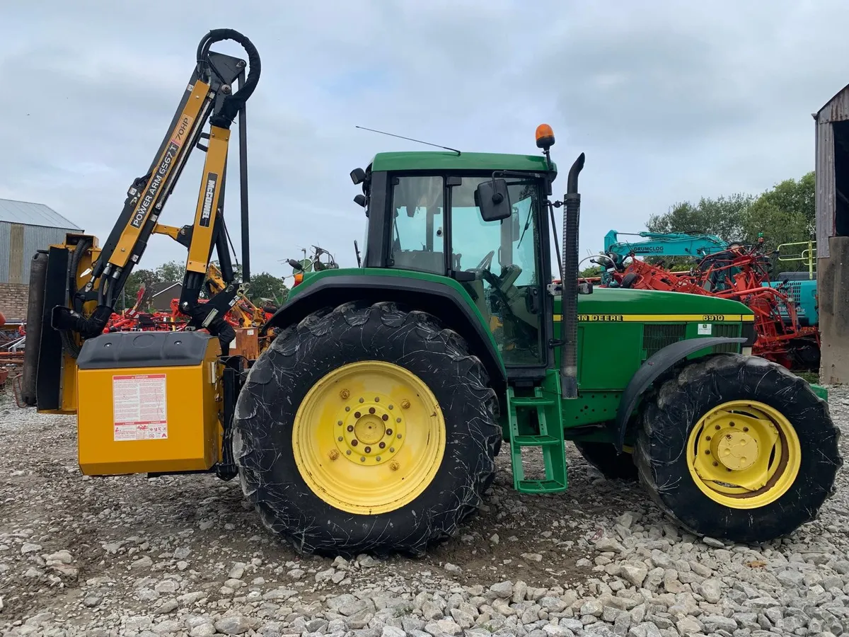 JOHN DEERE 6910 & MCCONNEL PA6567T - Image 2