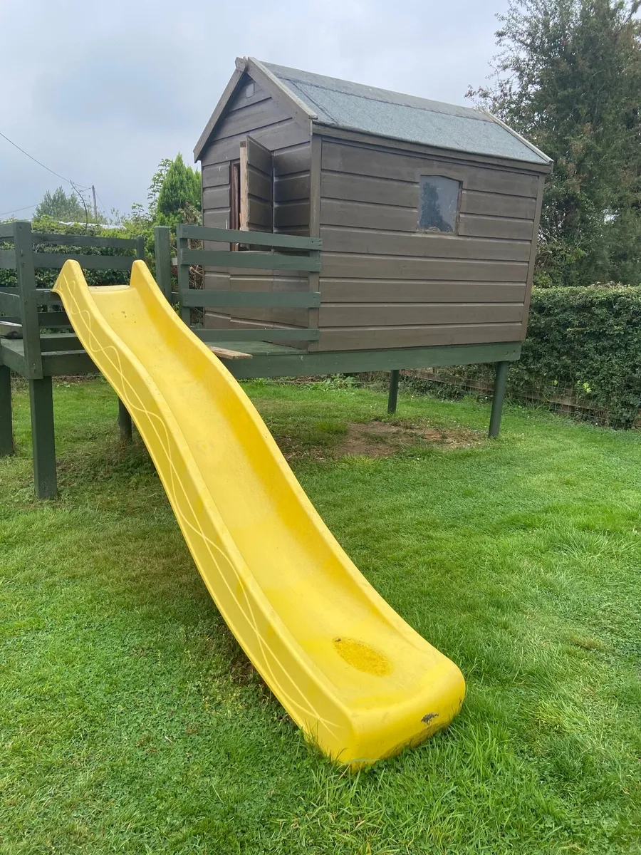 Playhouse and slide - Image 1