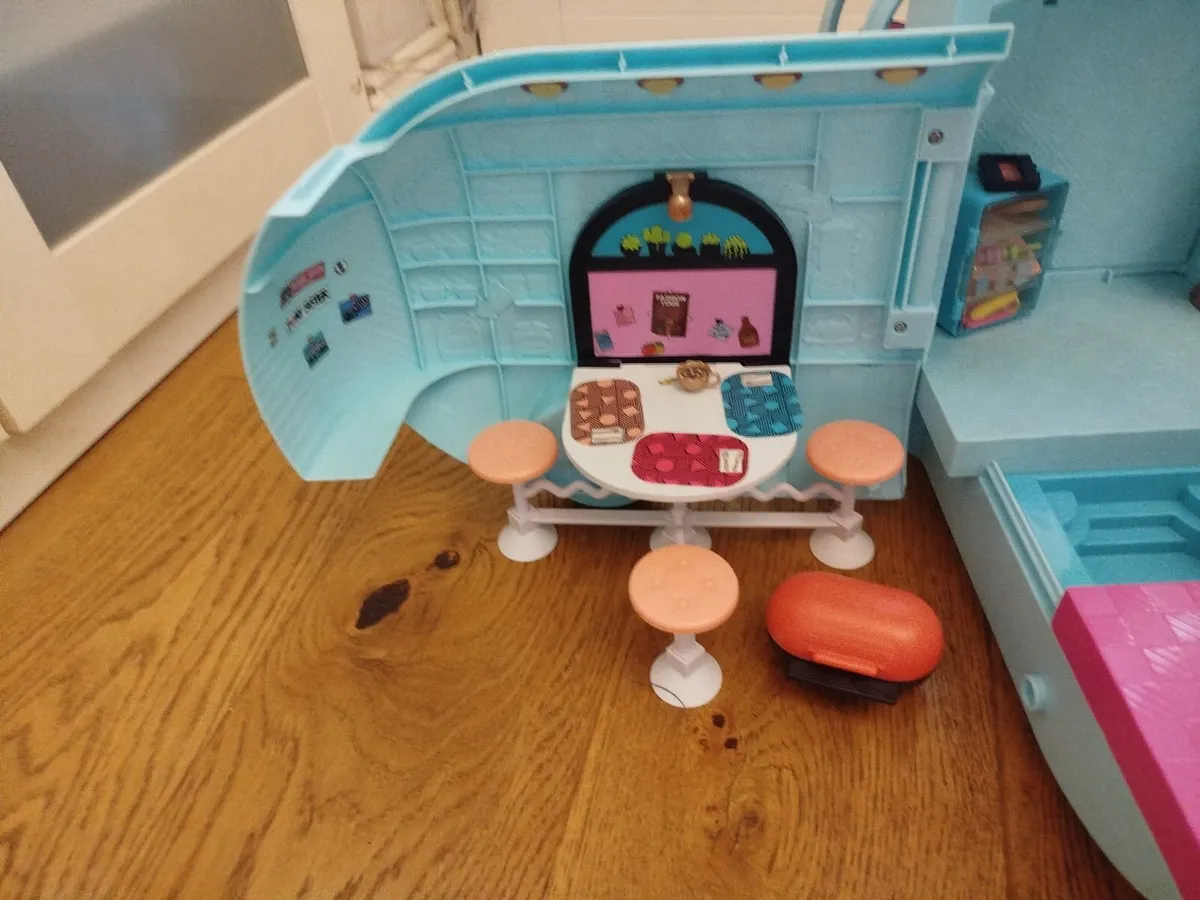 LOL Glam N' Go Camper - Image 1