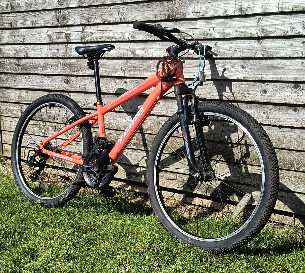 Teenage mountain bike with 24-inch wheels. - Image 3