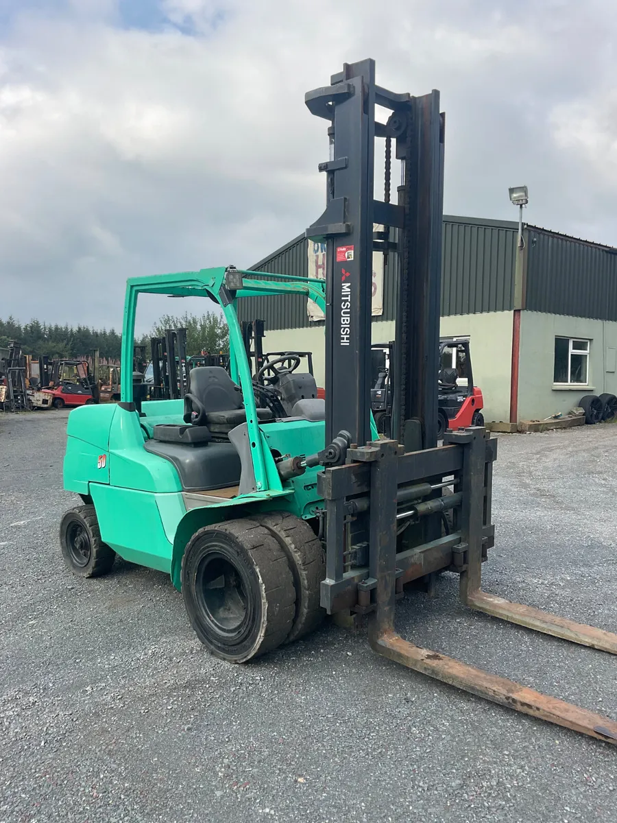 FORKLIFT - Image 1