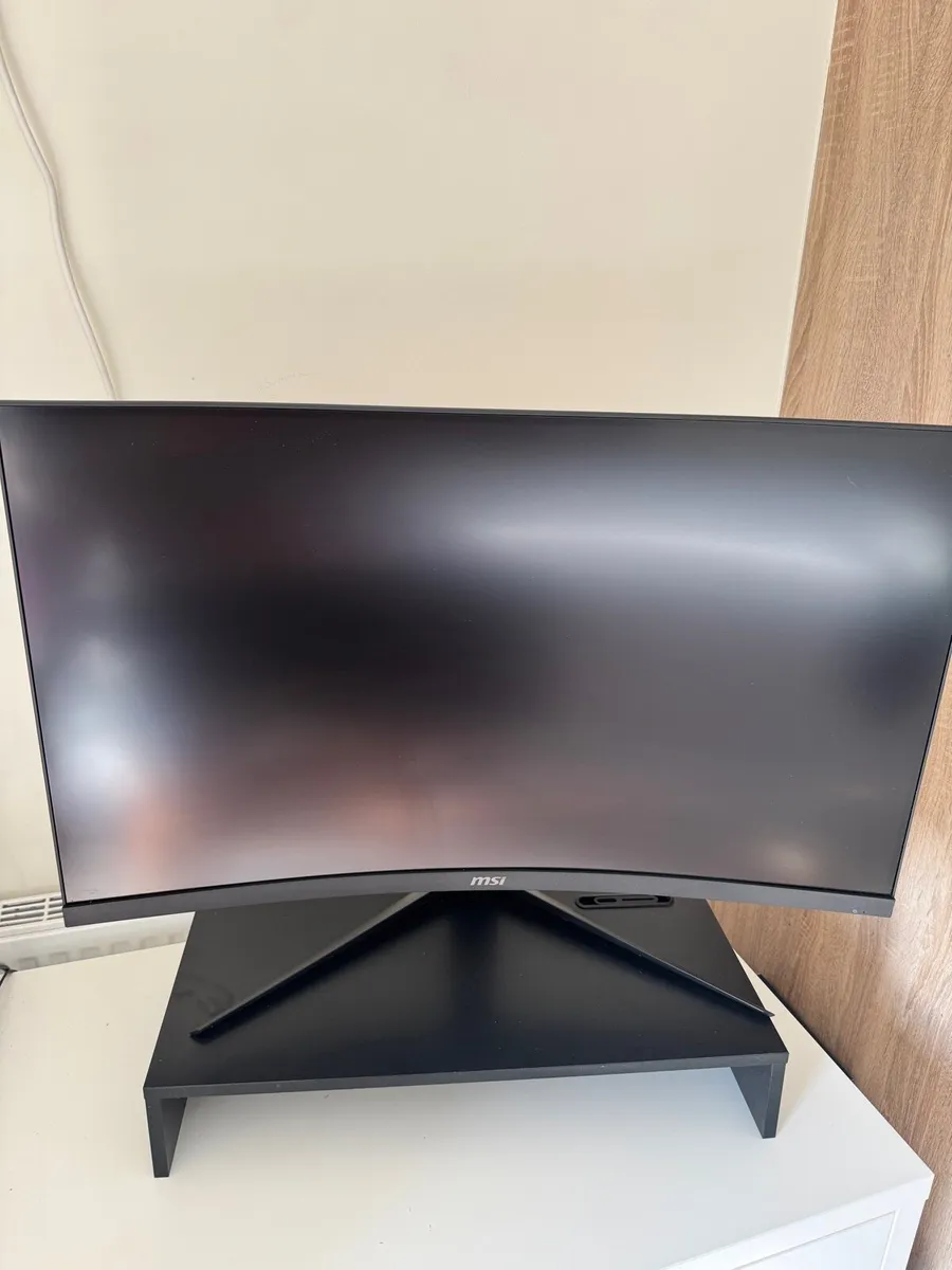 MSI G321CU 32 Curved 4k Gaming Monitor - Image 1