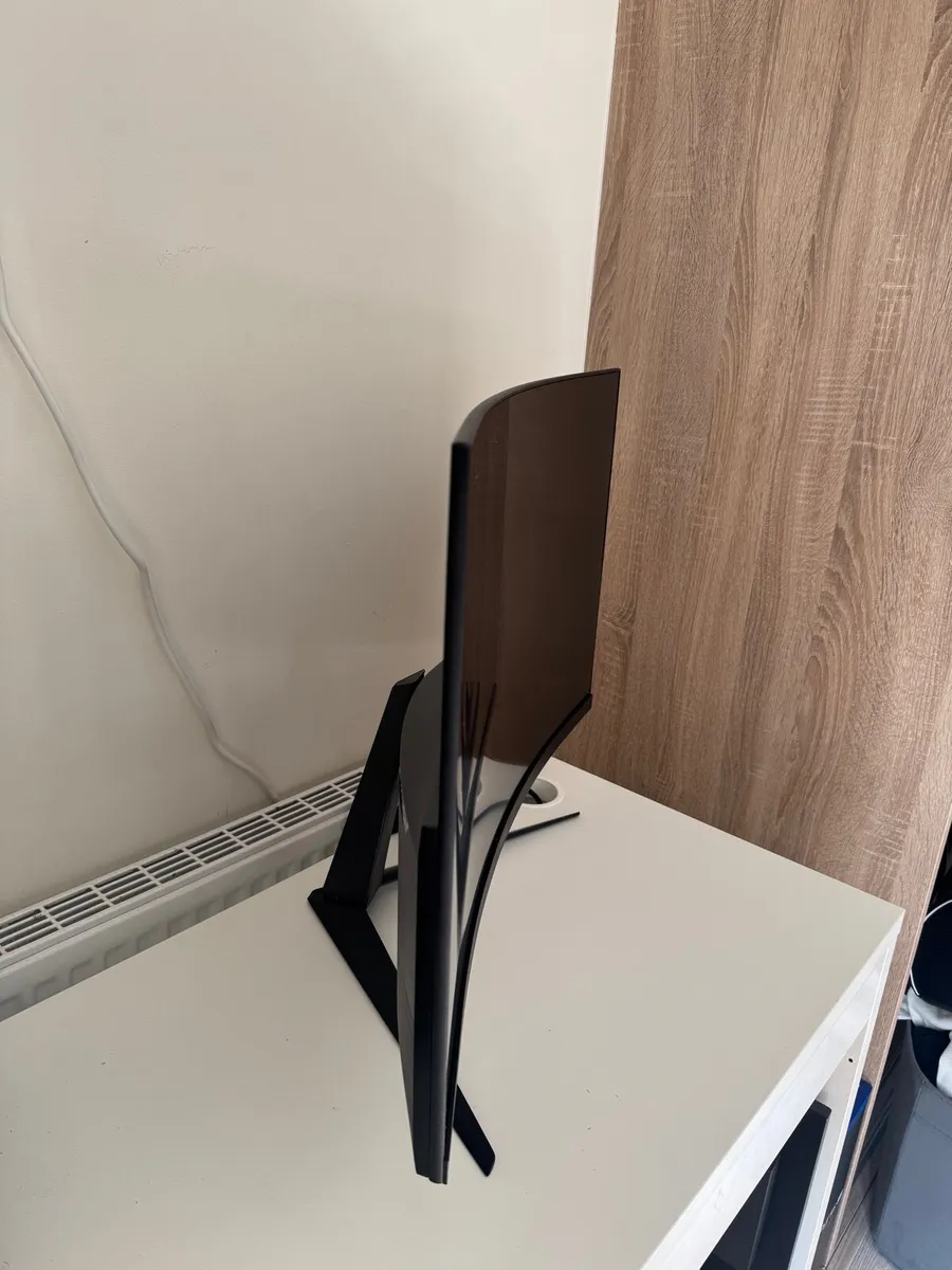 MSI G321CU 32 Curved 4k Gaming Monitor - Image 2