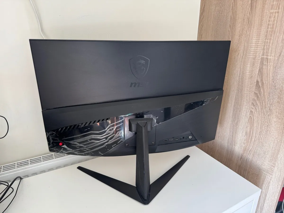 MSI G321CU 32 Curved 4k Gaming Monitor - Image 3