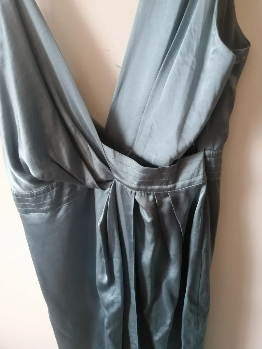 Reiss satin sage green dtess - Image 2