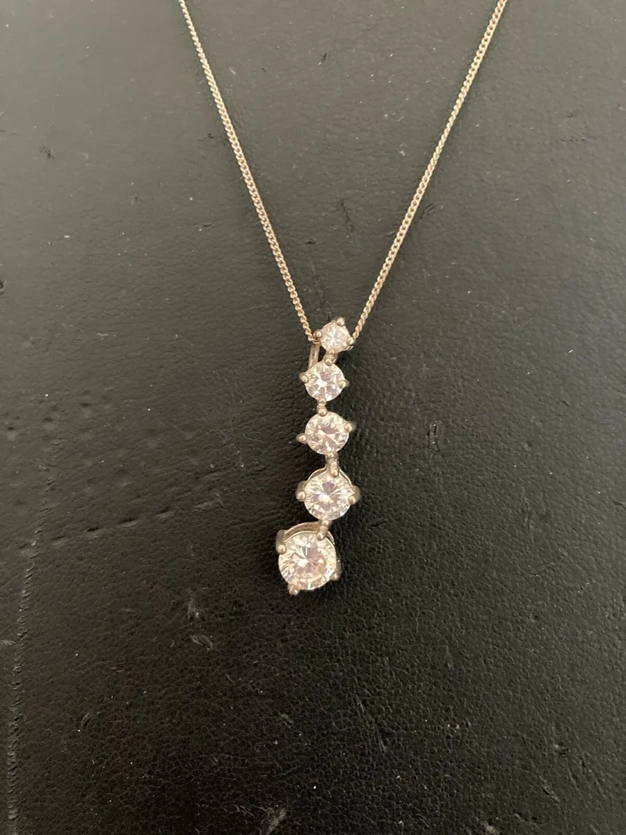 Sterling Silver CZ pendant & chain - Image 1