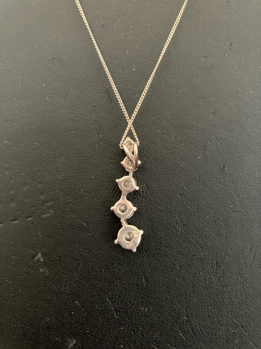 Sterling Silver CZ pendant & chain - Image 4