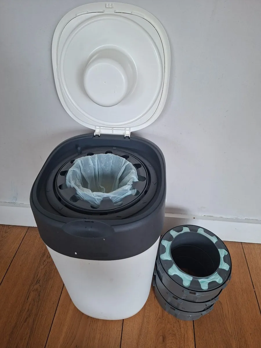 Tommie Tippee nappy bin with 4 refill cassettes - Image 1