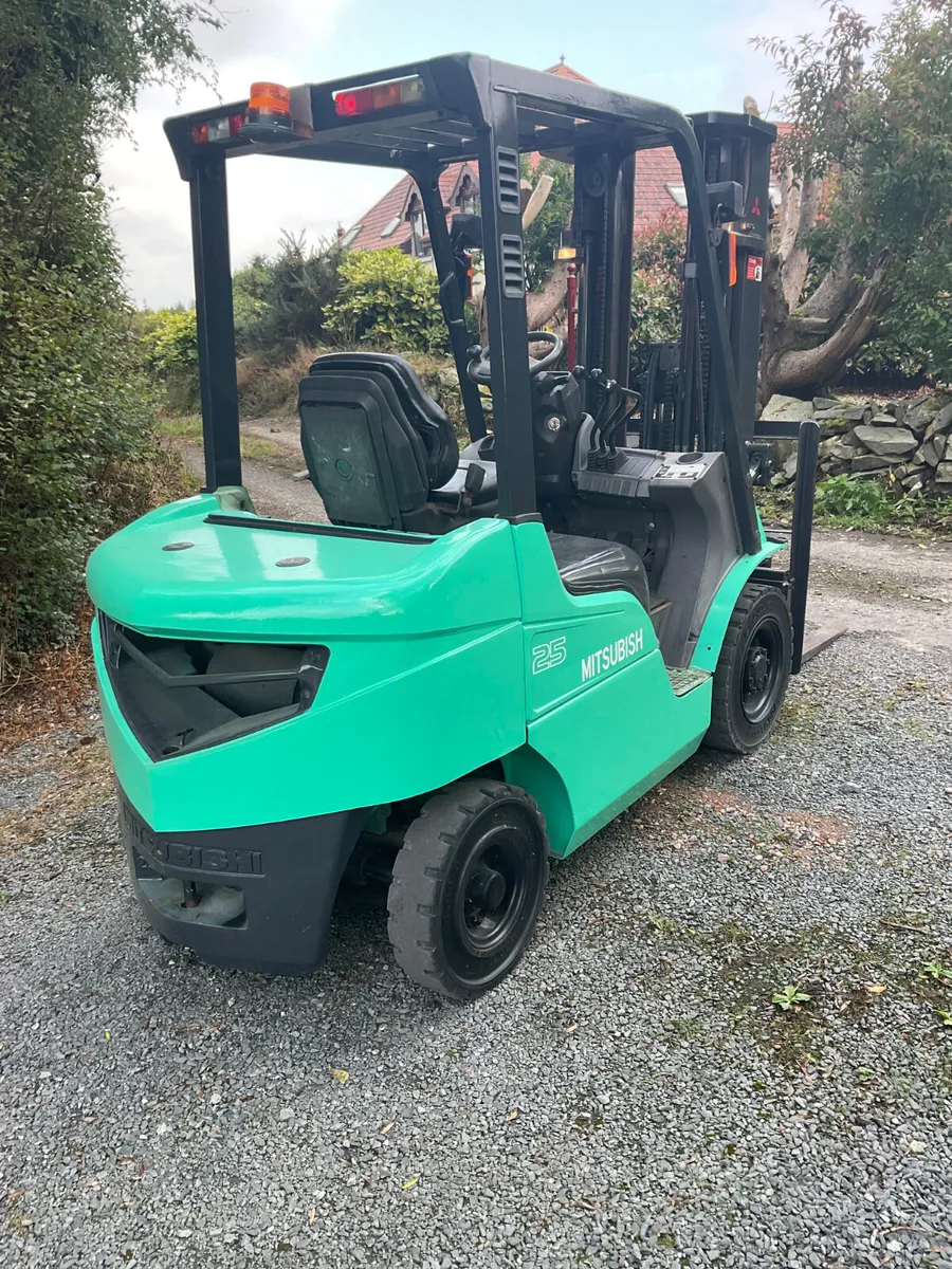 FORKLIFT - Image 1