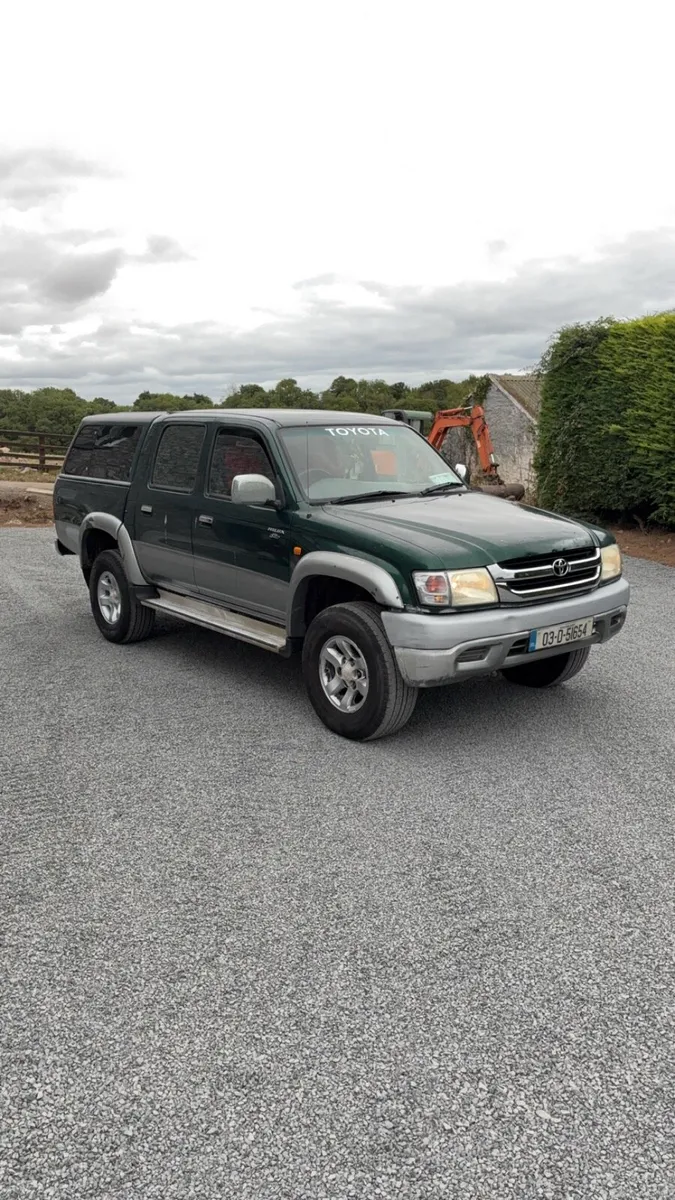 Toyota Hilux Sr5 - Image 1