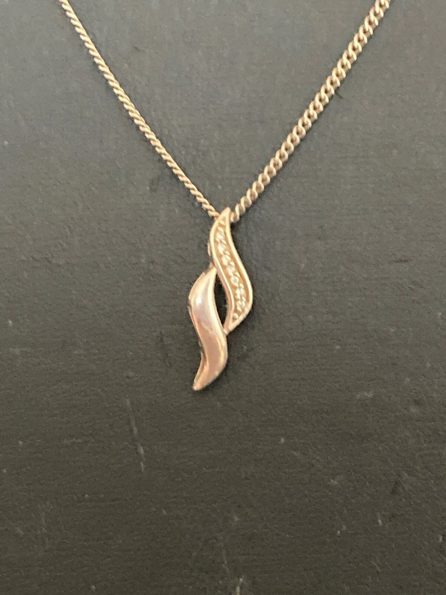Sterling Silver pendant and chain - Image 1