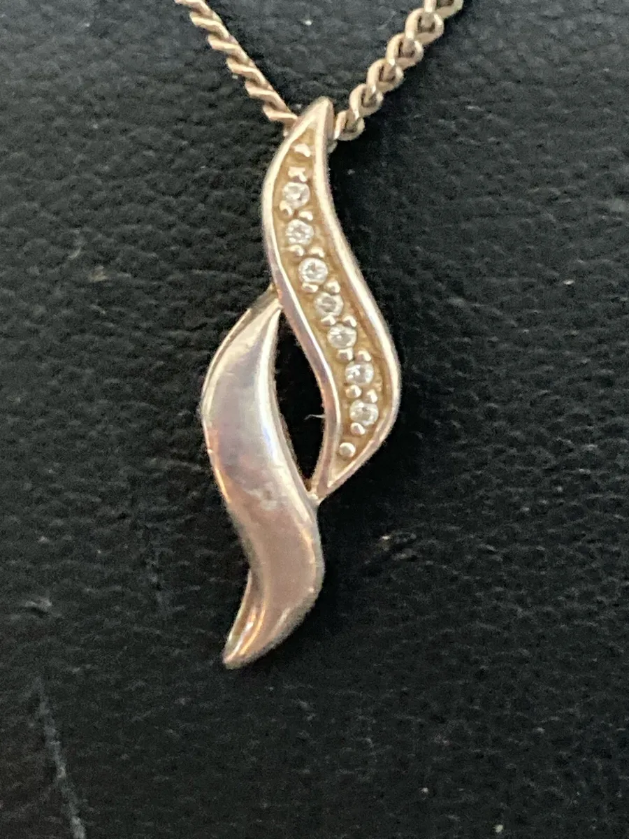 Sterling Silver pendant and chain - Image 2