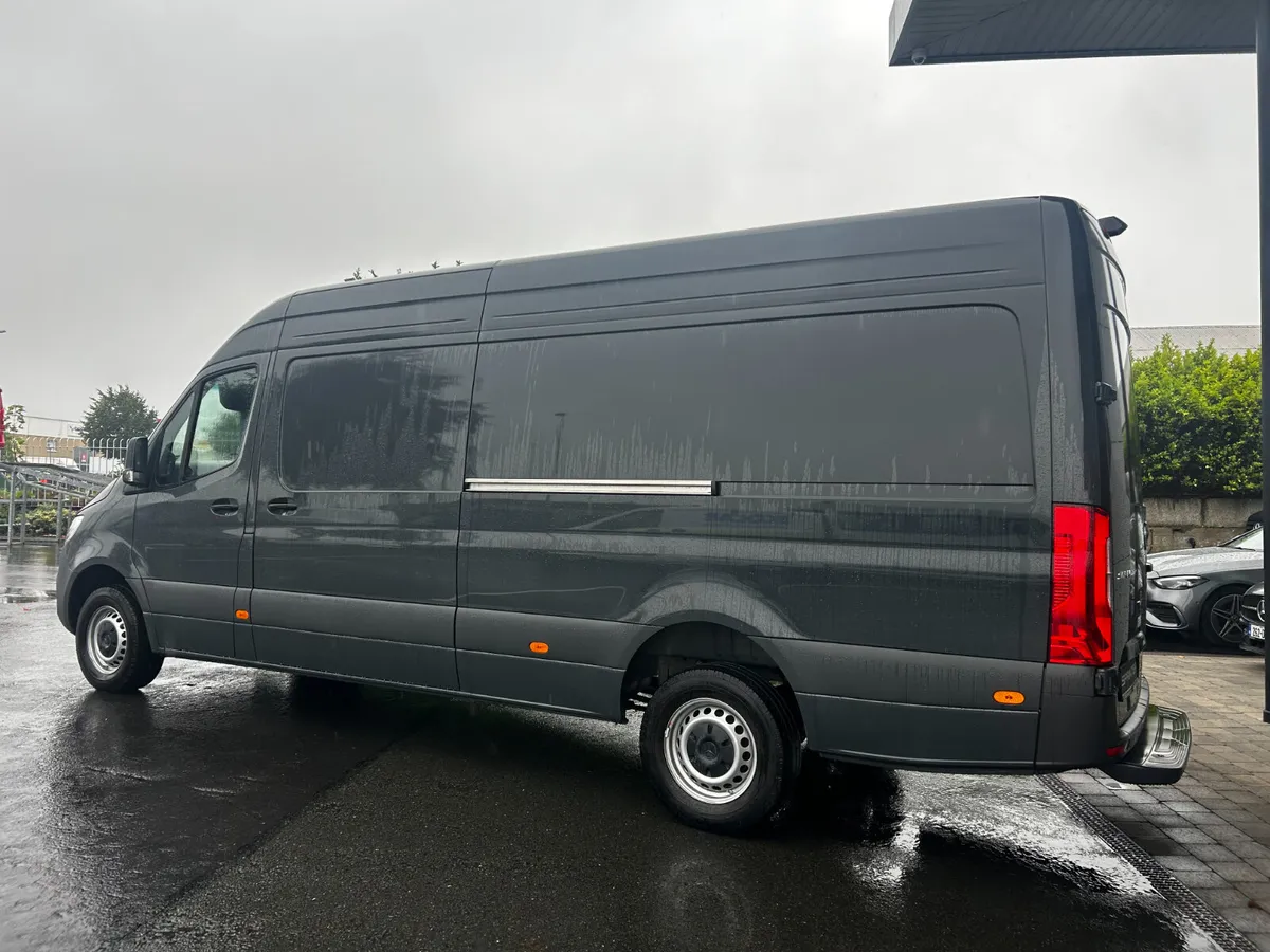 Mercedes-Benz Sprinter 317 CDI Panel Van PRO L3H2 - Image 4