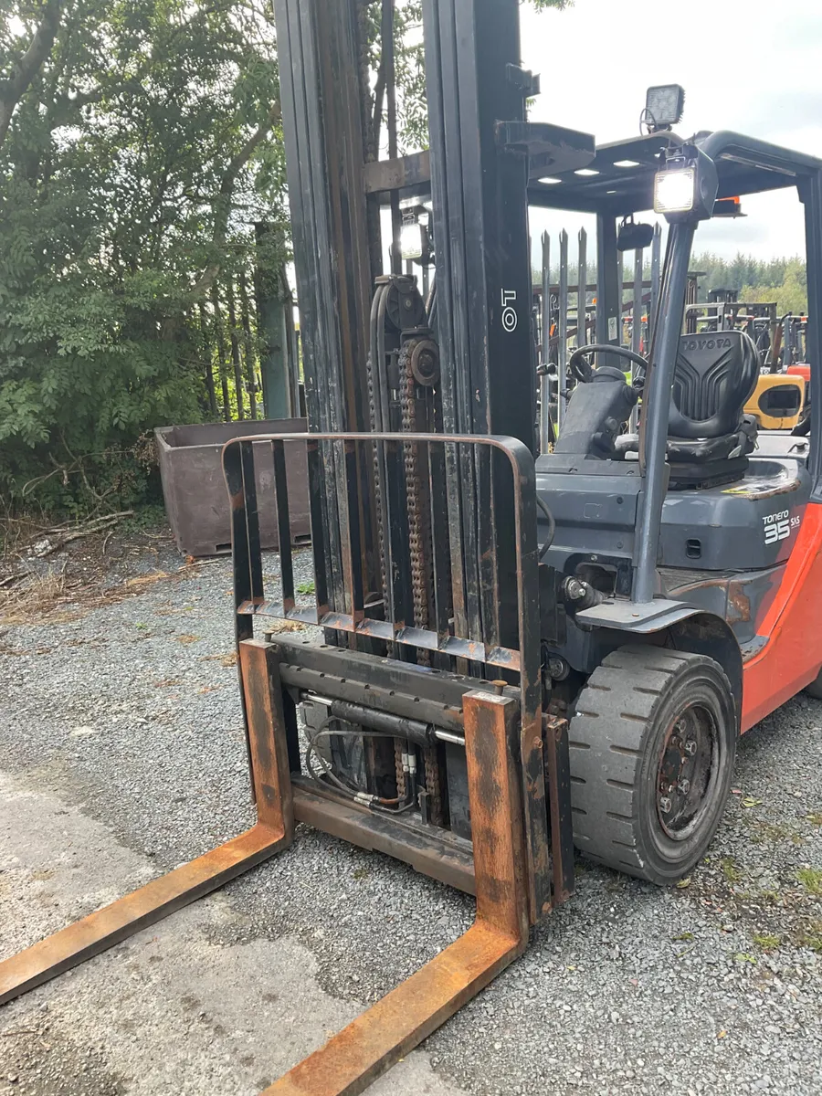 FORKLIFT - Image 2