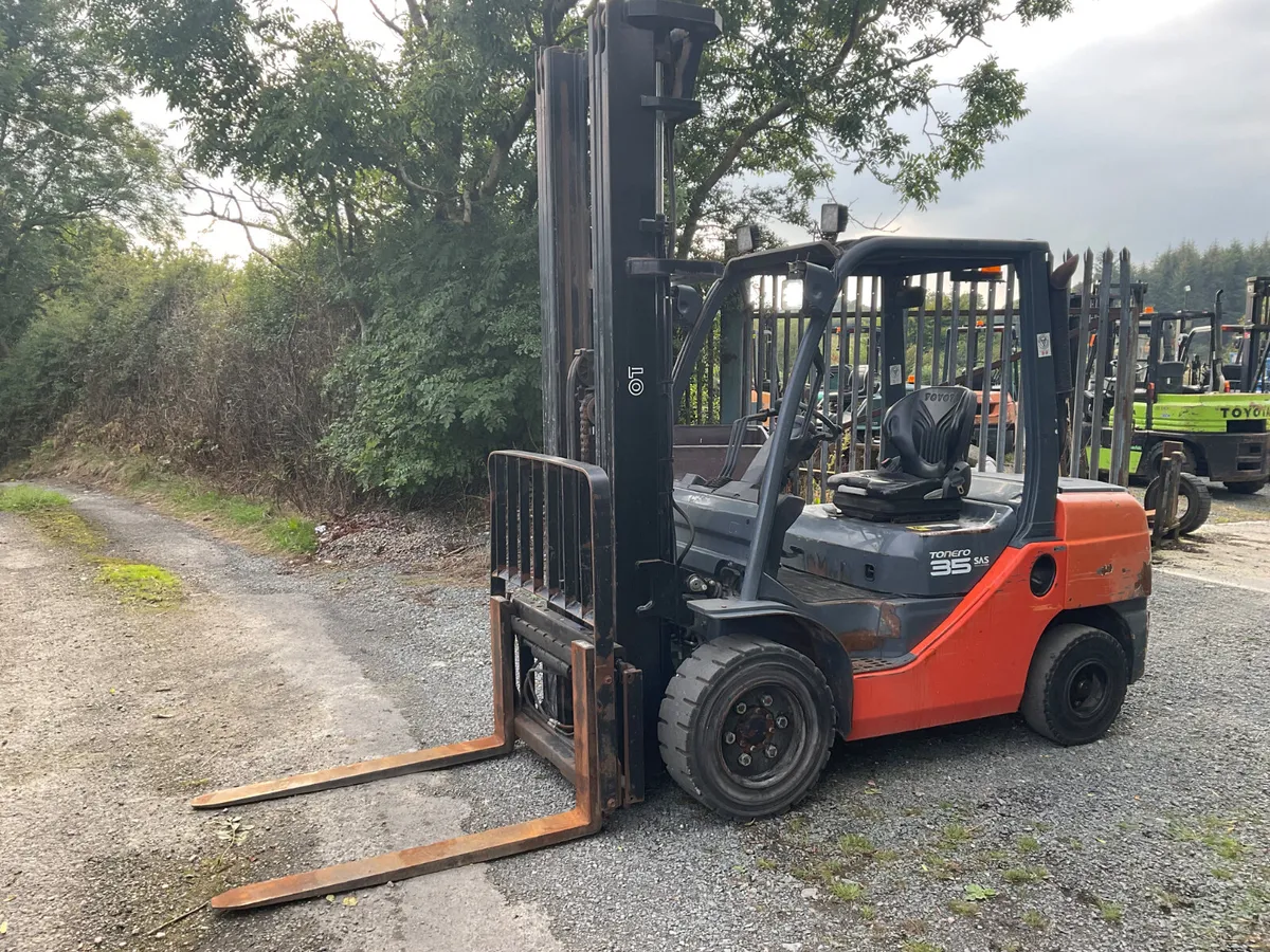 FORKLIFT - Image 1
