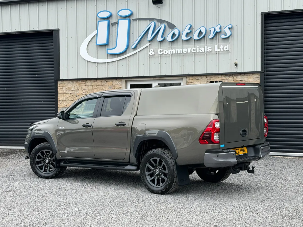 22 TOYOTA HILUX 2.8 D-4D INVINCIBLE X - Image 4