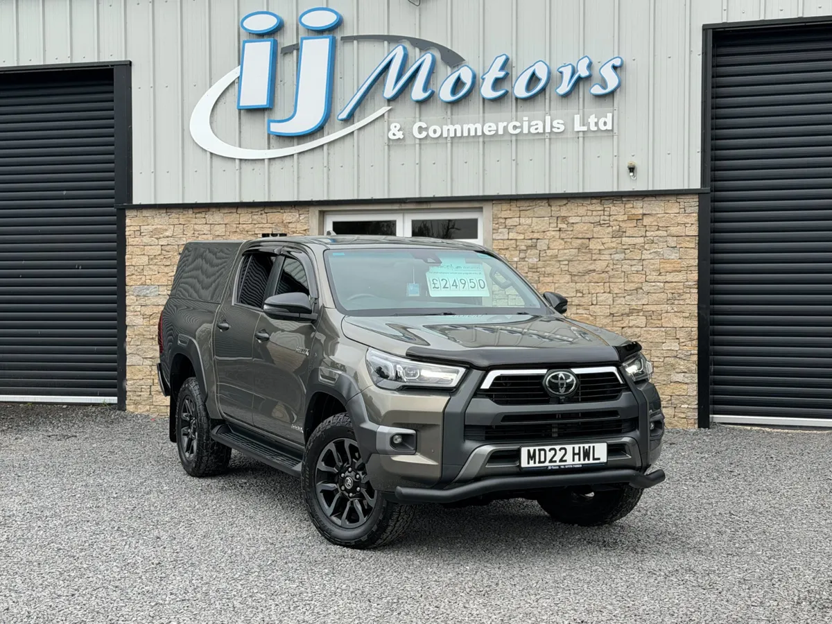 22 TOYOTA HILUX 2.8 D-4D INVINCIBLE X - Image 1