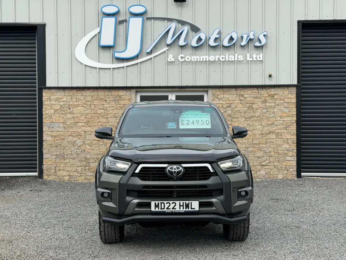 22 TOYOTA HILUX 2.8 D-4D INVINCIBLE X - Image 2