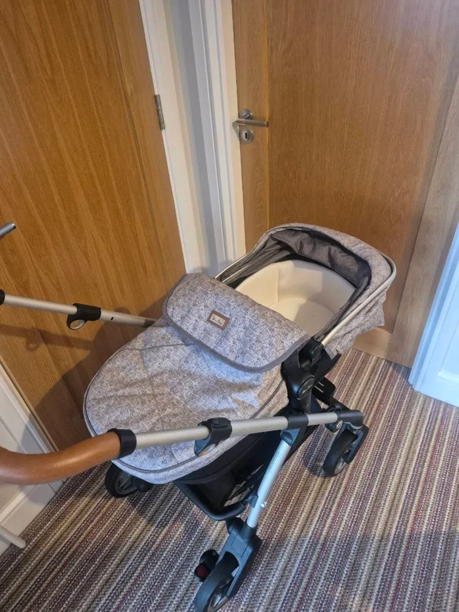Silvercross Wayfarer Travel System - Image 2