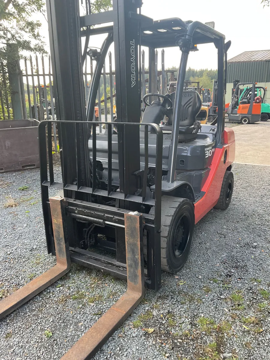 FORKLIFT - Image 2