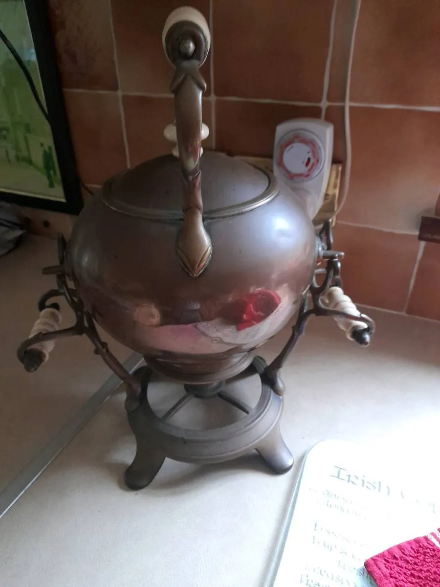 Antique copper kettle - Image 1