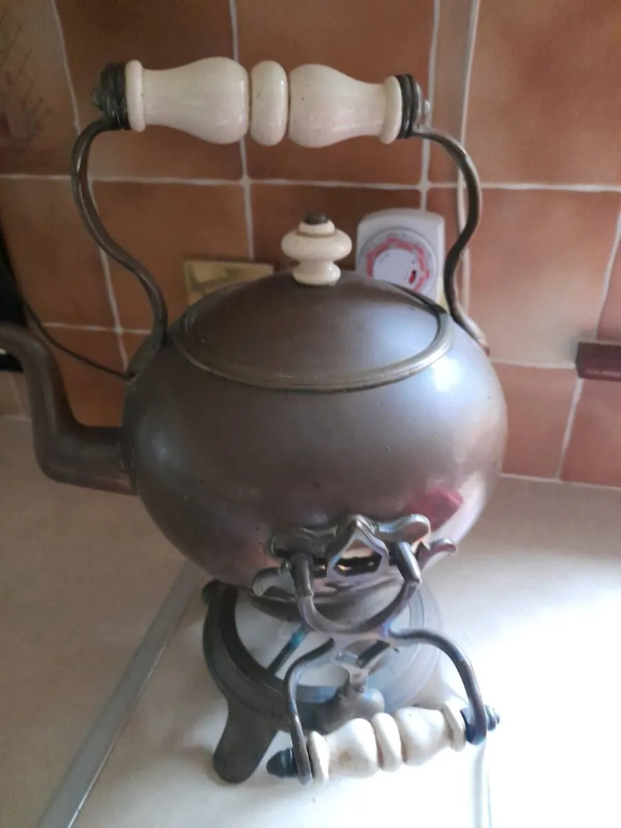 Antique copper kettle - Image 2
