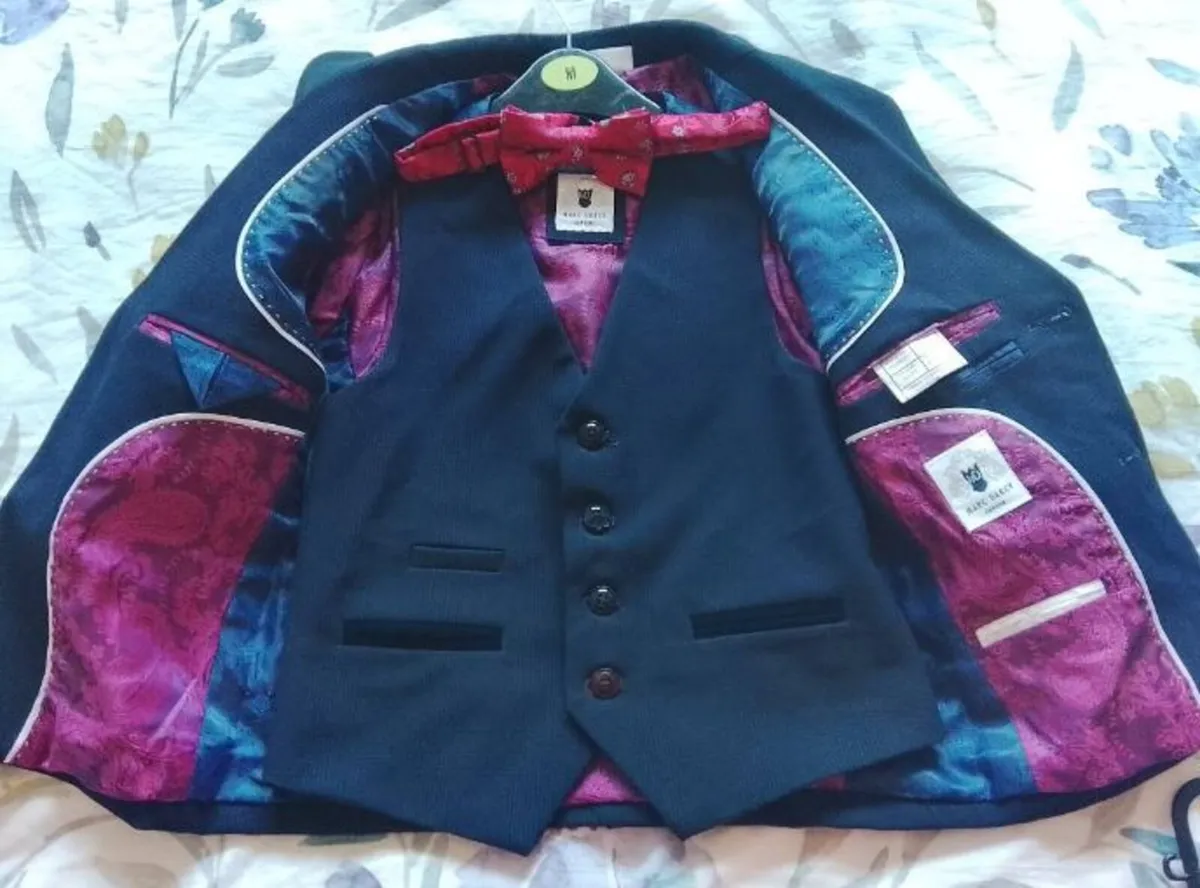 Mark Darcy boys communion suit 3 peice - Image 2