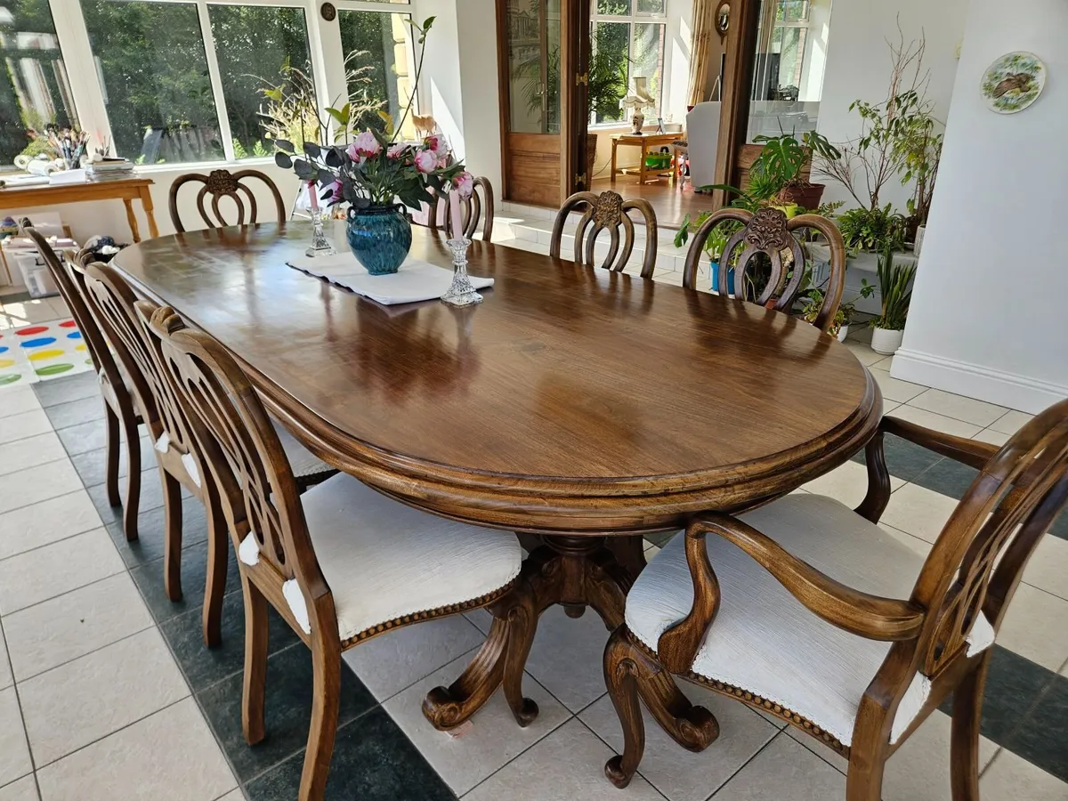 Dining table and chairs - Image 1