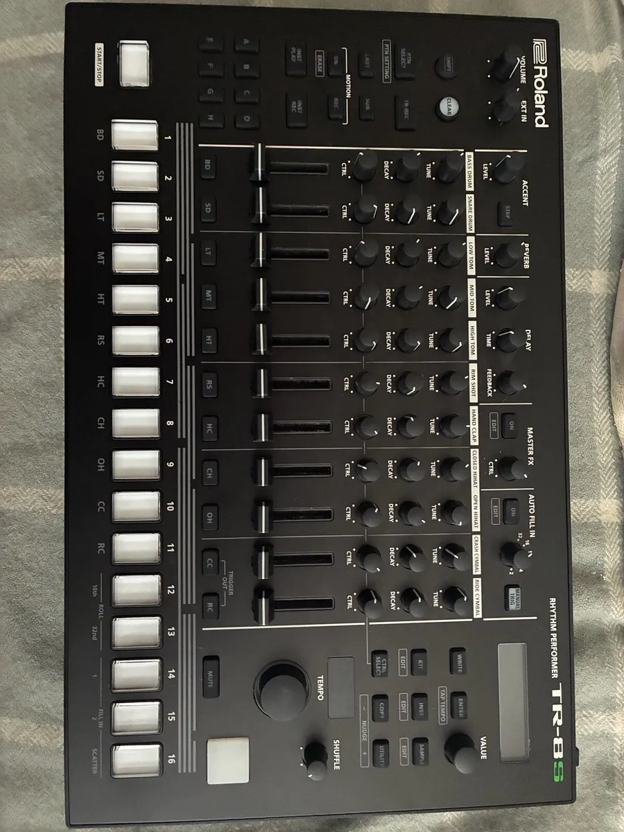 Roland tr 8s - Image 1