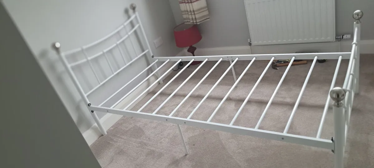 Bed frame - Image 1