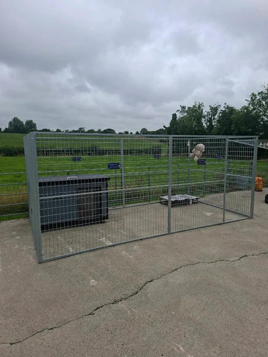 Dog pen - Image 1