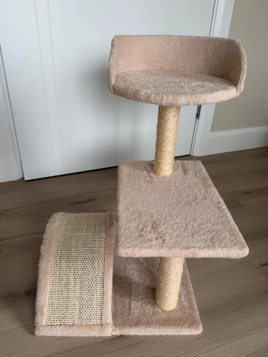 Kitten scratching post - Image 3
