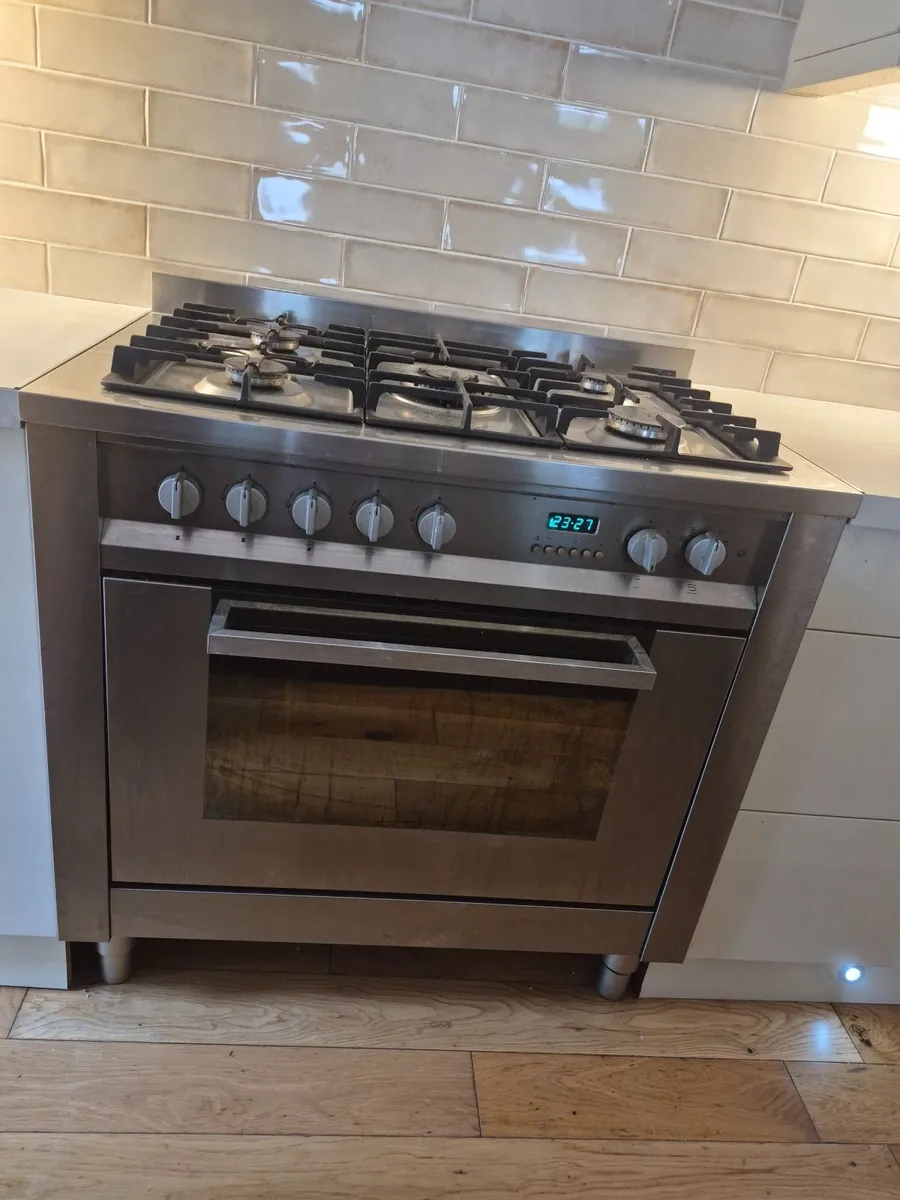 **PRICE DROP** 90cm Hotpoint Duel Fuel cooker - Image 1