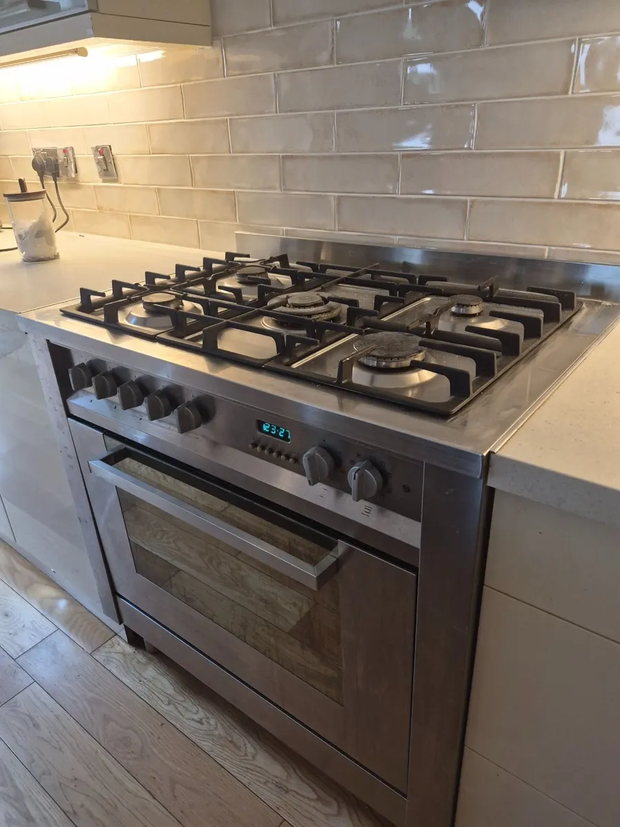 **PRICE DROP** 90cm Hotpoint Duel Fuel cooker - Image 3