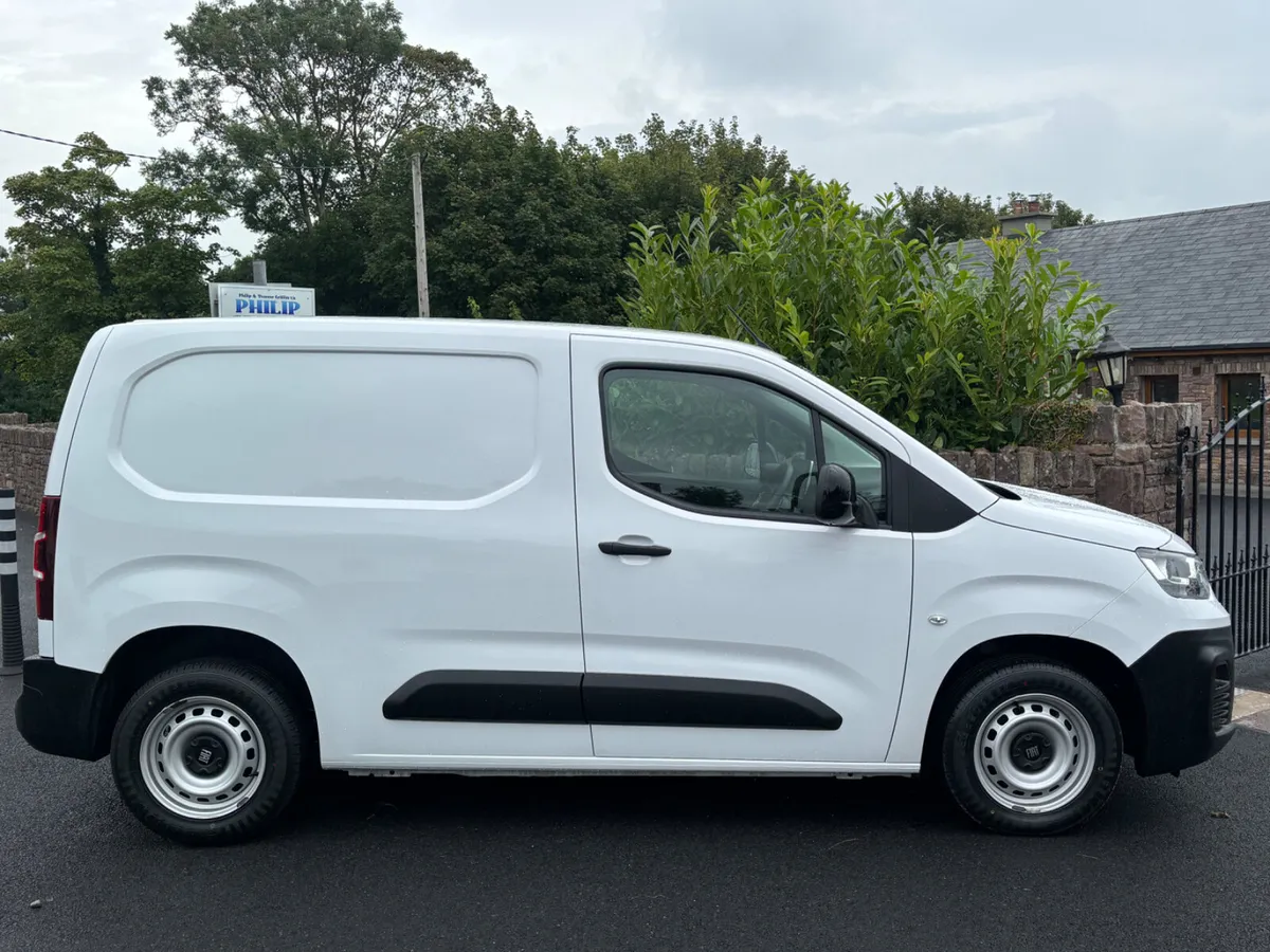 Fiat Doblo Tecnico Plus High Spec only 39000km - Image 4