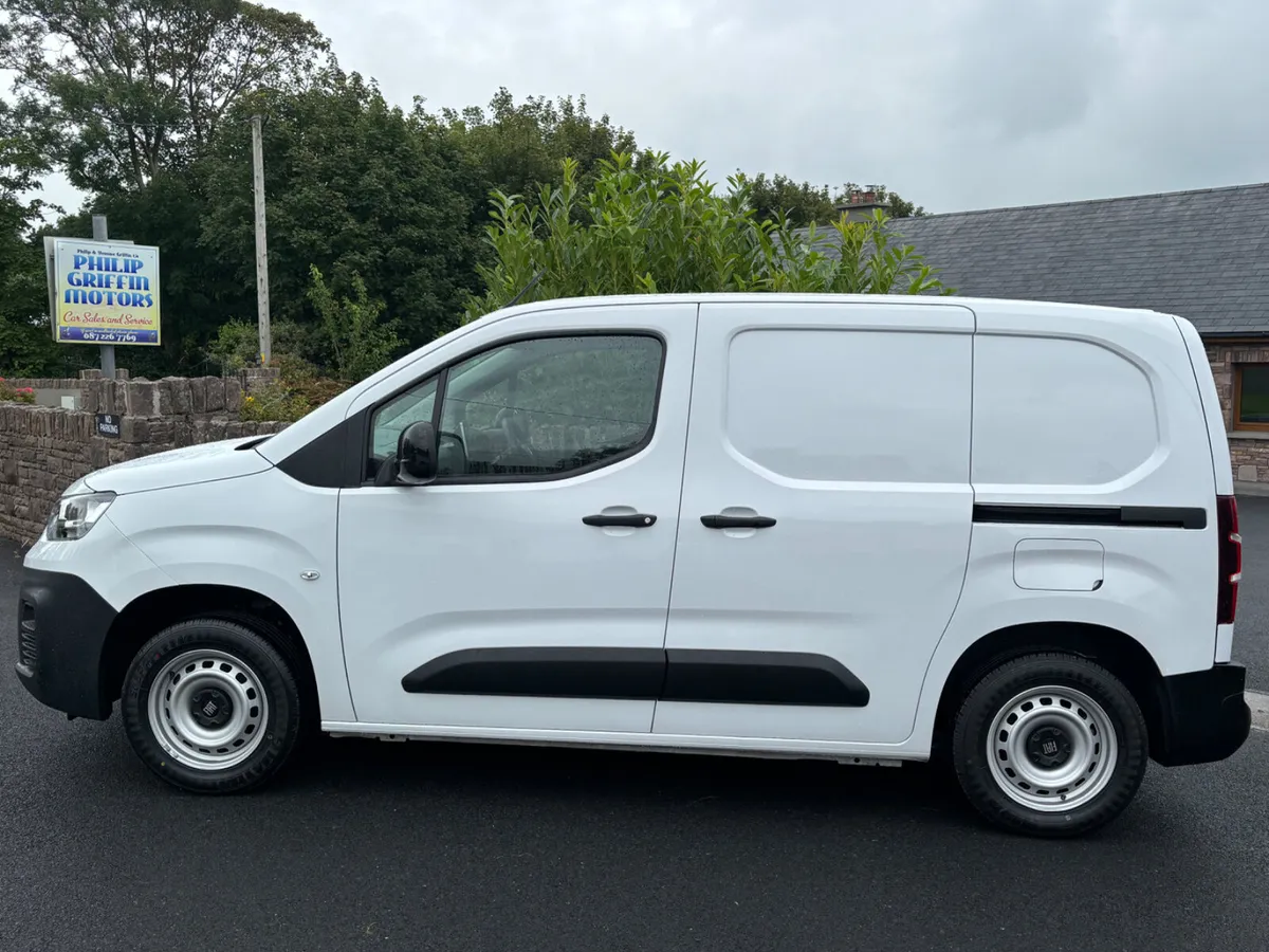 Fiat Doblo Tecnico Plus High Spec only 39000km - Image 3