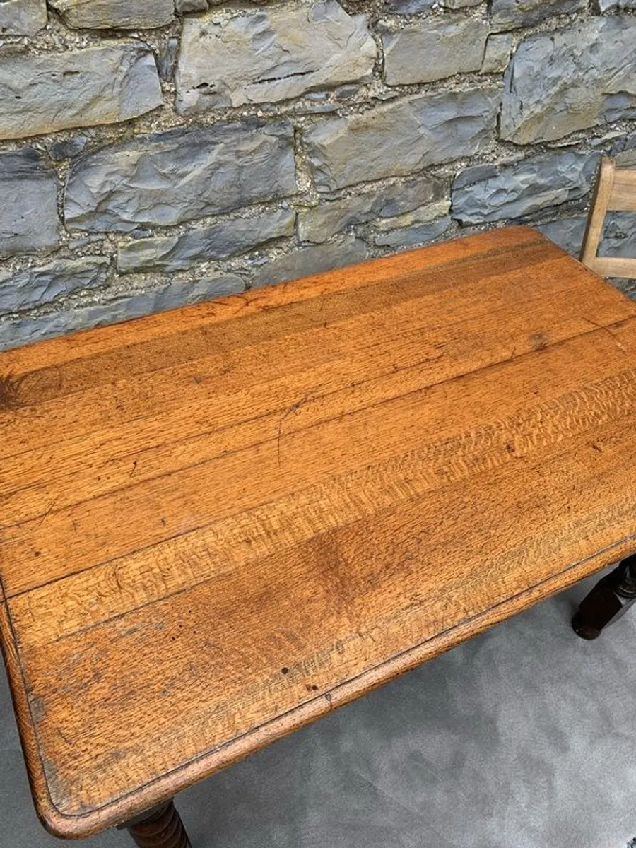 Victorian Solid Oak Dining Table. - Image 3