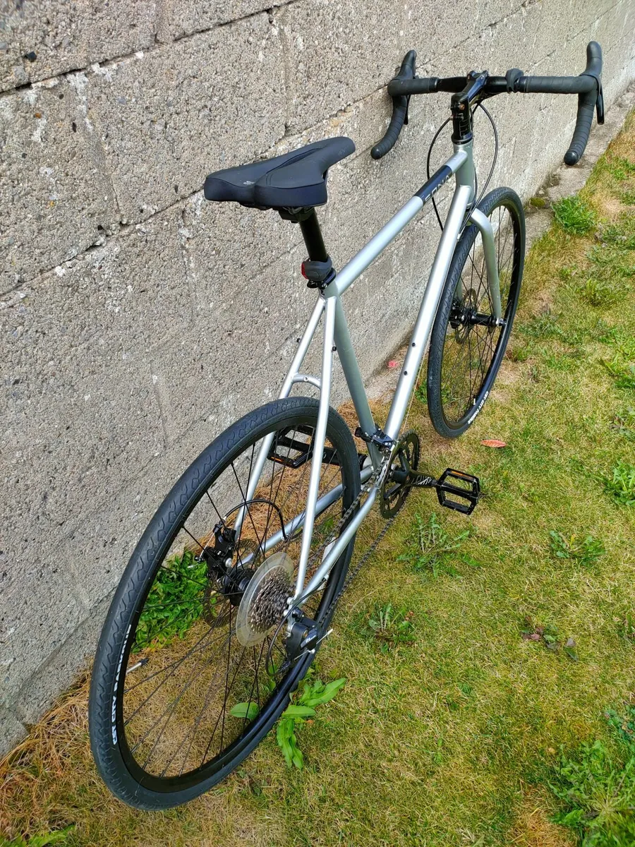 Sona Strada 2.0 Road Bike – Excellent Condition - Image 3