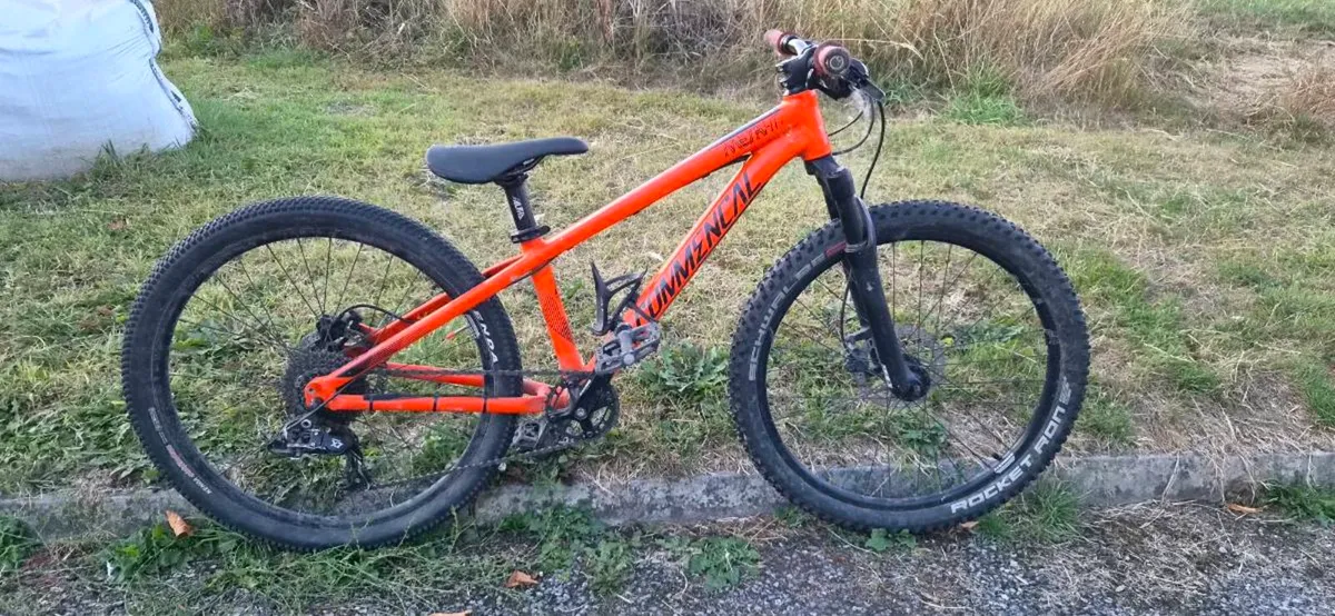 Commencal Meta 24 kids bike - Image 1