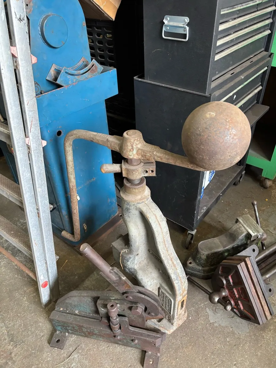 Many fly and Arbor presses available. Plus tooling - Image 1