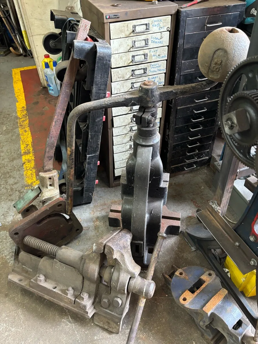 Many fly and Arbor presses available. Plus tooling - Image 2