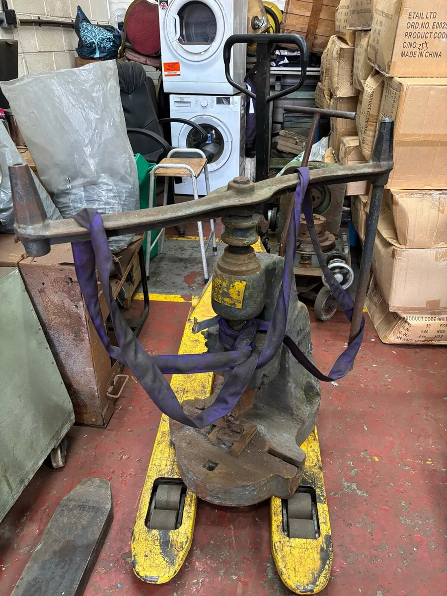 Many fly and Arbor presses available. Plus tooling - Image 3
