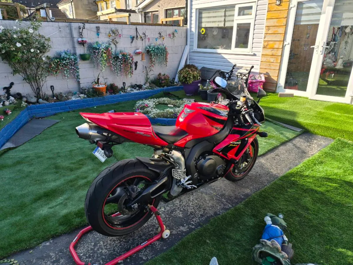 Honda Fireblade CBR 1000rr - Image 4