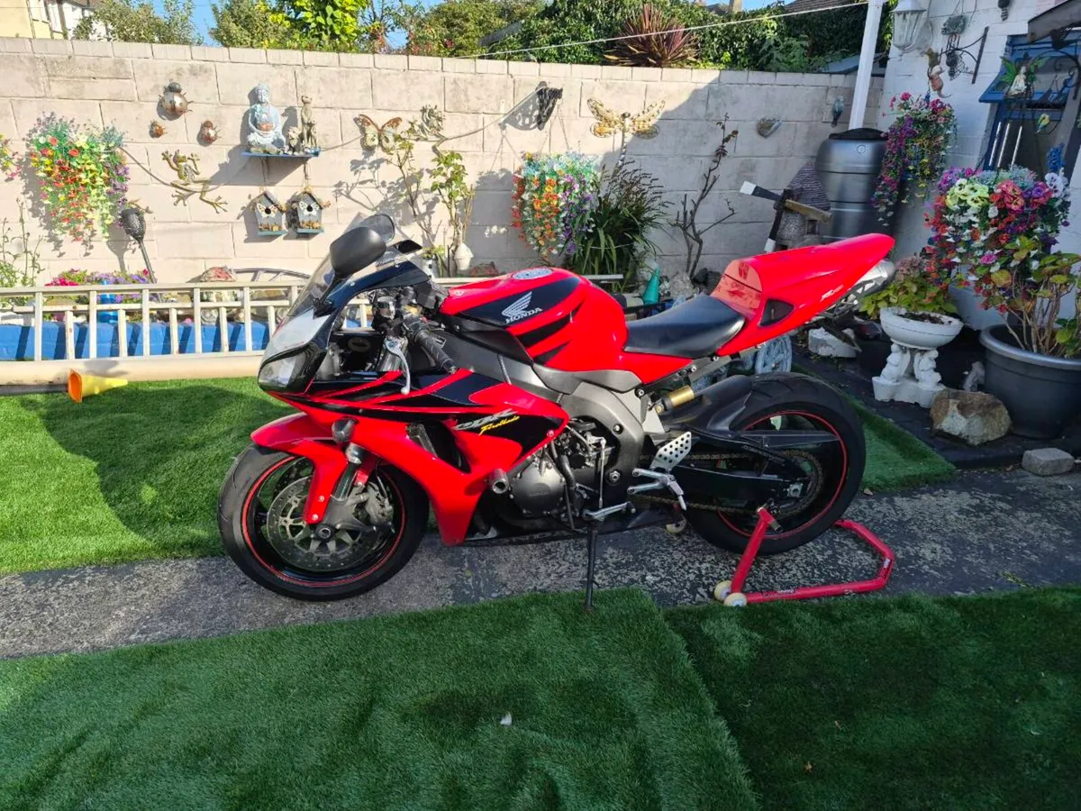 Honda Fireblade CBR 1000rr - Image 1