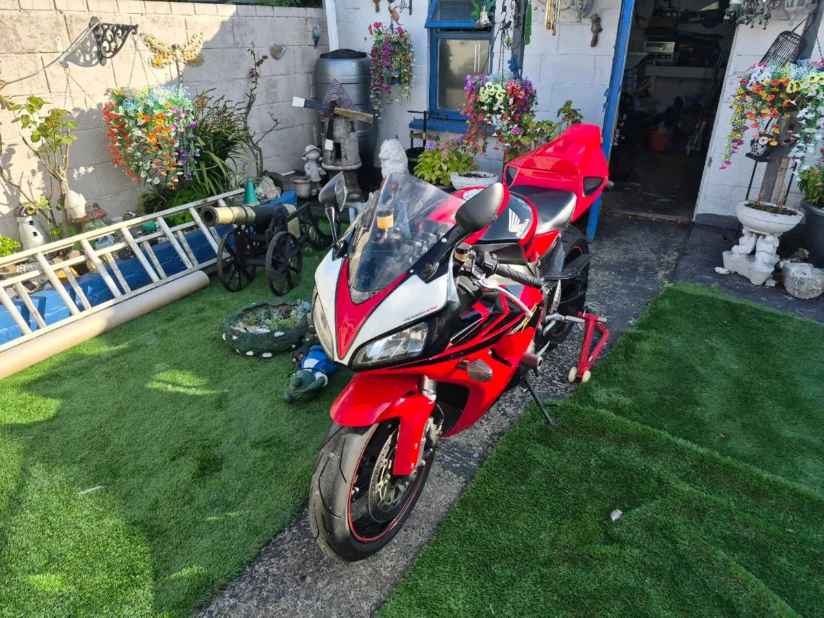 Honda Fireblade CBR 1000rr - Image 2