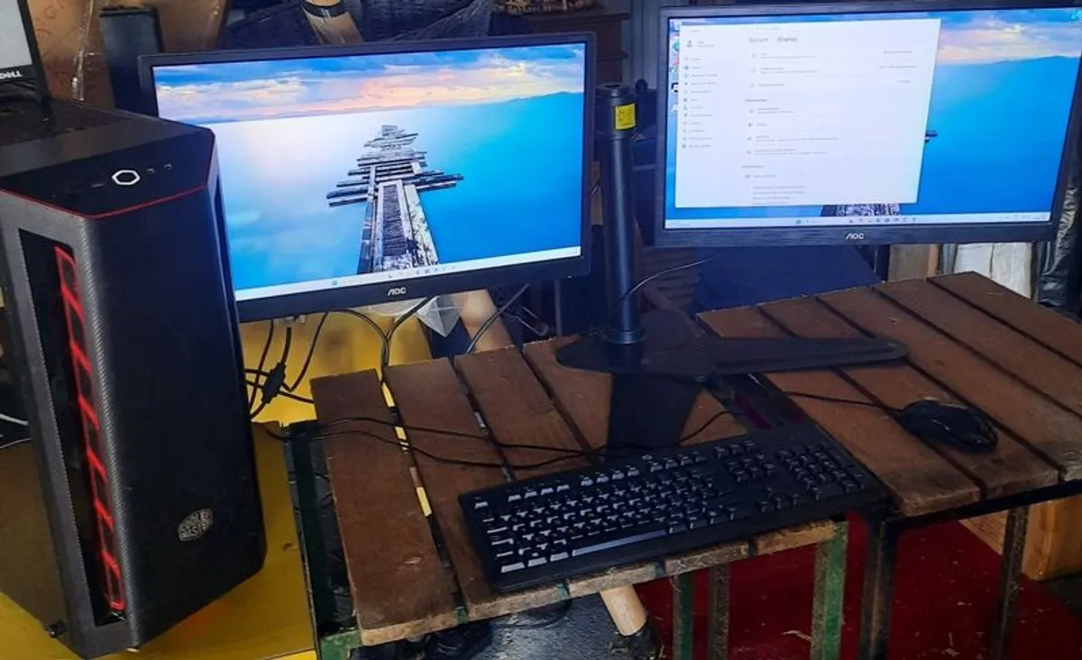 Gaming PC with 2 x Monitors - Image 3